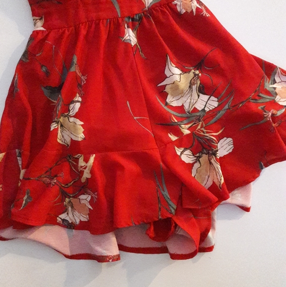 WHO I AM Aura Red Floral Romper Playsuit sx 6 - Picture 3 of 5
